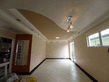 Sobrado em Condom�nio � Venda